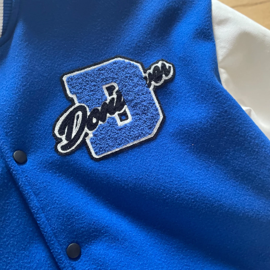 Lätt jacka med tryck och broderi - 92