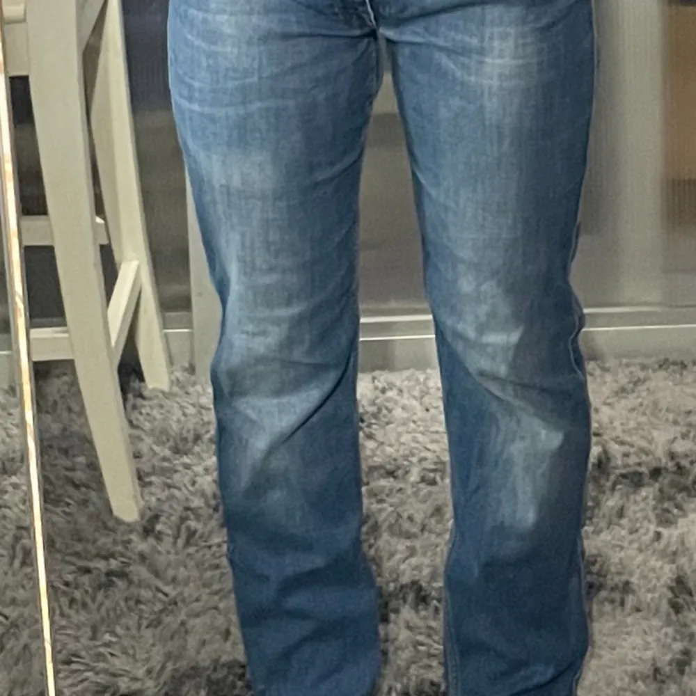 Bra skick enligt mig och har du funderingar så tvecka inte på att höra av dig och priset är absolut diskuterbart🥰. Jeans & Byxor.