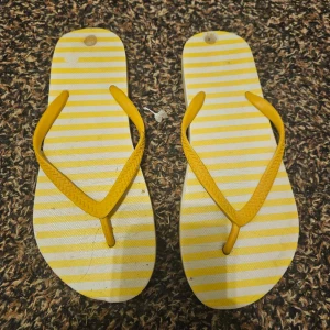 Fina safflor Stl 7-8 - Fina safflor Stl 7-8 Perfekt till hemmet eller badstranden o semester Passar till alla