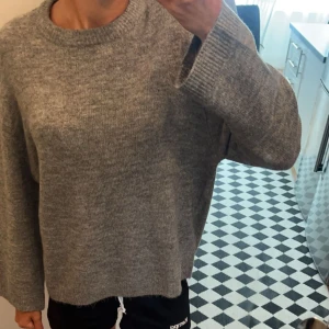 Stickad tröja  - Den perfekta stickade tröjan som är helt oanvända!🥰