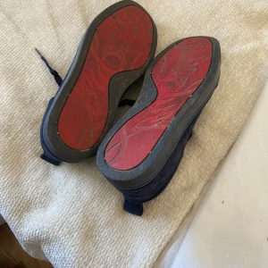 Mörkblåa Loubs  - Byter mina Loubs mot ett par lanvins om någon är intresserad!👍🏽