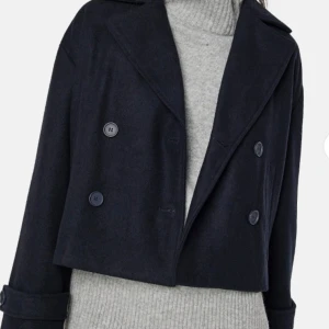 Kort kappa  - Oanvänd wool coat  med prislapp kvar