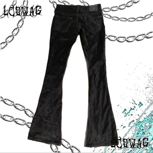 True Religion - Lowwaist True religion jeans med flare, inte vanliga jeans då materialet är sammet💯 inga defekter