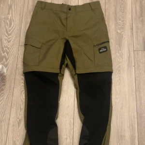 Aktivitets byxor  - Bra till att använda när man gör något hemma som man vill ha rätt byxor till 