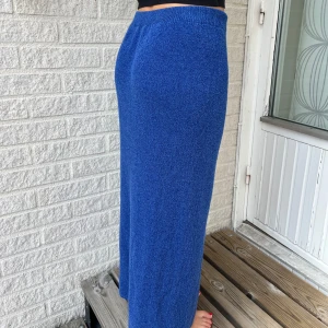 Långkjol  - Finstickad maxikjol med resår i midjan 