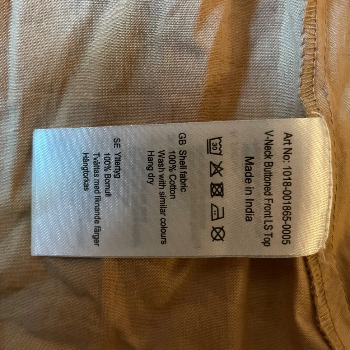 Beige blus med knappar - 93