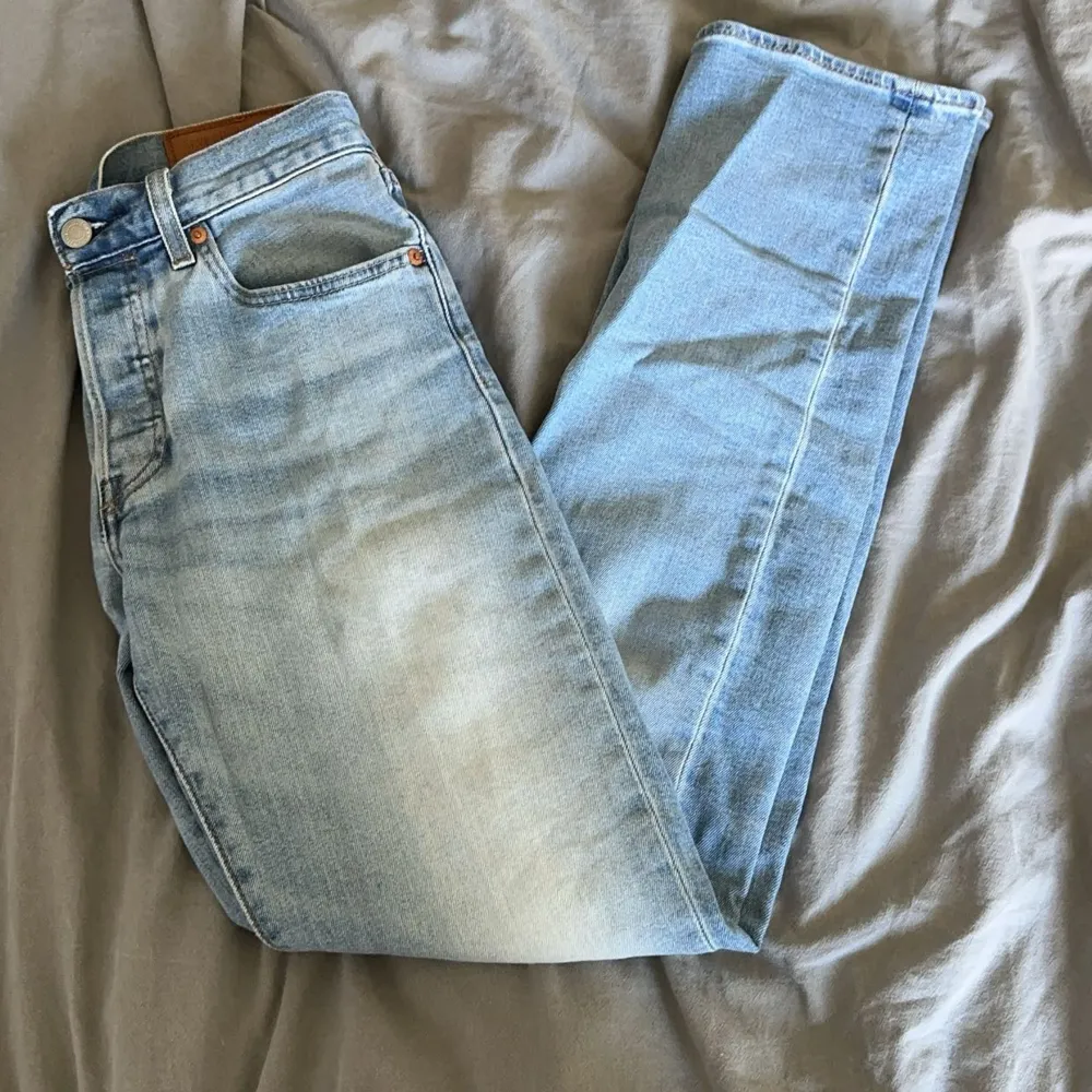 Ett par Levi’s 501 i perfekt skick. Storlek 28/32.. Jeans & Byxor.