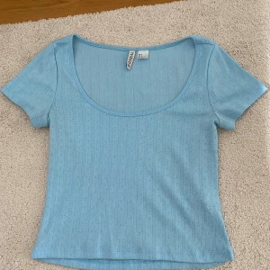 Blå tshirt - Använd 1-2 gånger