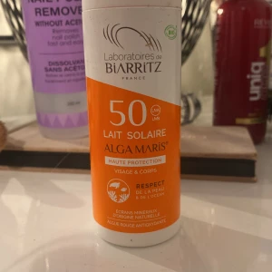 Solkräm för ansiktet  - Säljer nu min oanvända spf50 för ansiktet, märket är väldigt anpassat för känslig hud och akne benägen hy, skulle rekommendera att söka på den o lösa lite då den har massa bra egenskaper!