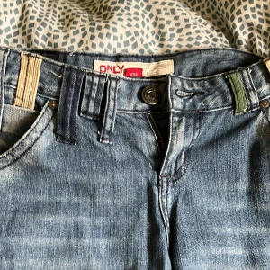 Lågmidja flare jeans - Vintage Lågmidja flare jeans från only