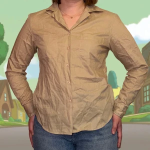 Beige/Vit skjorta - Gammal/Vintage skjorta med 100% cotton/bomull 🐣Bra skick.