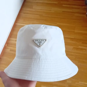 Prada  - Prada hatt