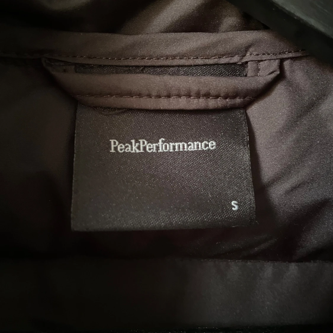 Brun dunväst från Peak Performance - 91