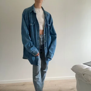 Oversized jeansskjorta  - Knappt använd oversized jeansskjorta