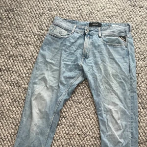 Replay Jeans - Säljer dessa Replay jeans, storlek 33 modell Rob
