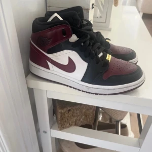 Jordans - Säljer nu mina Jordans då jag typ aldrig använt dem eftersom att dem är för små. Dem är äkta men har tyvärr inte boxen ❤️