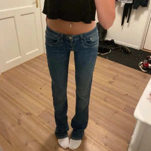 Ltb jeans - Sjukt snygga lågmidjade jeans från ltb! Knappt använda! Säljer då dom är lite för stora för mig💕passar perfekt till längre då dom är långa på mig som är 178!