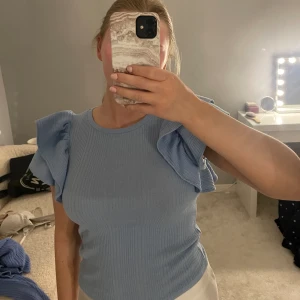 Volang topp - Väldigt fin topp från zara knappt använd. 