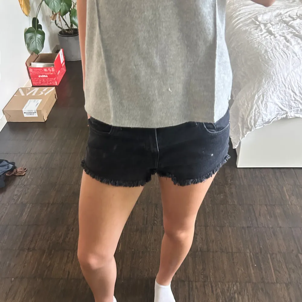 Jätte fina jeansshorts från hm❤️ aldrig använda❤️ . Shorts.