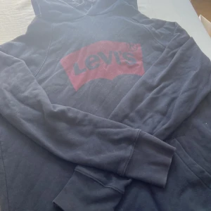 Levis hoodie  - 250kr