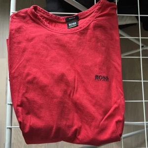 Hugo Boss röd - Använd vid 1-2 tillfällen