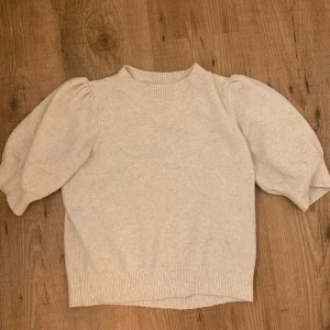 Puffärm tröja - Stickad puffärmtröja från vero moda i xs❤️