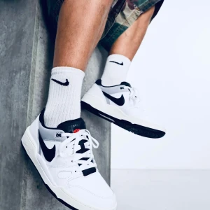 Nike skor  - Använd 2-3 gånger passar inte mig längre