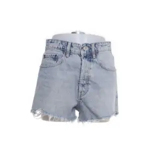 Ett par fina jeansshorts som är oanvända och i toppen skick.