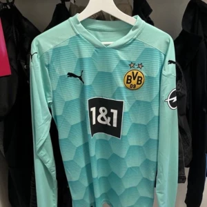 2020-21 Borussia Dortmund målvaktströja och buffon - 2020-21 Borussia Dortmund Oanvänd har bara hängt på en galge. Vid mer frågor eller bilder så är det att skriva Finns ute på fler sidor