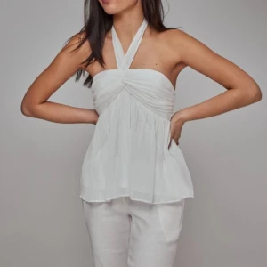 Dreamy chiffon top - Intressekoll på denna eftertrakatdr topp. Använd fåtal gånger o är i toppen skick.