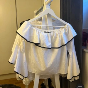 Zara blus  - Fin blus från zara, aldrig använd !!! 