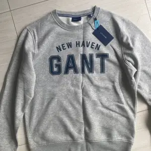 Vanlig grå gant tröja ny pris 1000kr i medium, aldrig använd! 