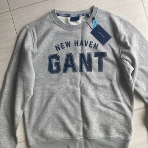 Gant New Haven - Vanlig grå gant tröja ny pris 1000kr i medium, aldrig använd! 