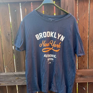 5 st tröjor från olika märken  - 5 st tröjor från olika märken 