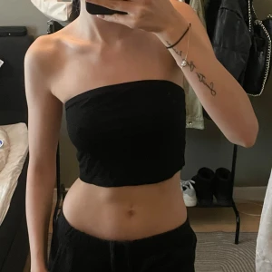 tubtopp - svart tubtopp i väldigt tunt och skönt matrial, storlek s 