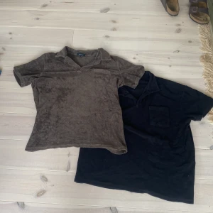 2 frottépikéer - 2 st frottepikeer som paket, bägge passar i storlek L. Märkerna är Paul&Friends och 157. Tillsammans ligger nypris nånstanns mellan 750-1000 kr.