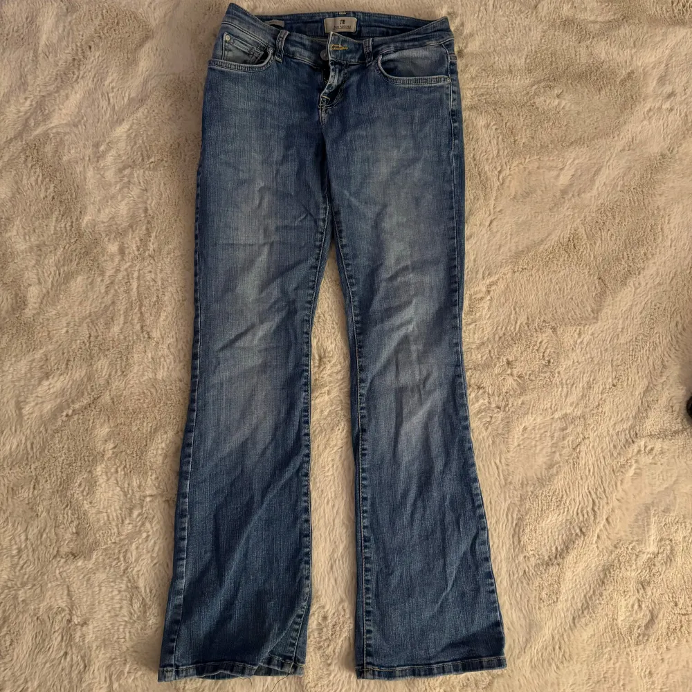 Superfina jeans från LTB, vet dock inte storlek men ca 34-36 och passar i längden om man är runt 160 cm💞. Jeans & Byxor.