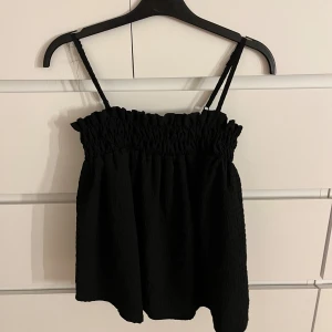 Svart topp - Superfin topp från asos💕 i storlek 36