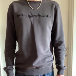 Sail Racing Sweatshirt  - Bra skick men använder ej. Nypris runt 900. Pris kan diskuteras.