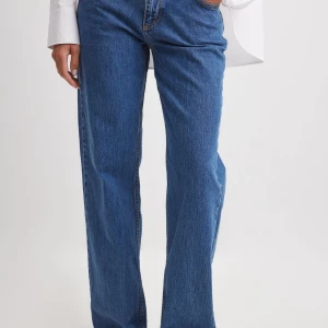 lågmidjade jeans  - Säljer mina lågmidjade jeans från na-kd, storlek 36, inga defekter. ❤️ pris kan diskuteras 