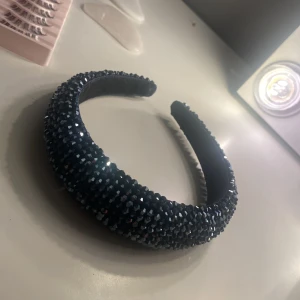 En fint diadem💕 - Ett diadem som jag nu säljer för jag har bytt stil användits 2 gånger