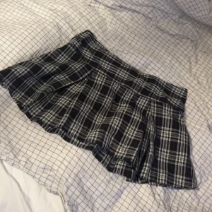 Jätteball kjol! - Plisserad kjol från heart quake. Storlek 170 men passar xs/s, kom privat för mått o liknande ❤️