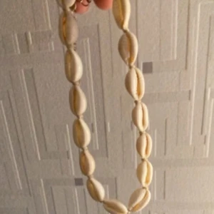 Snäckhalsband - Bra skick, inte jättelång