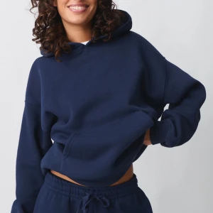 Mjukisätt Gina  - Jätte fint gina sätt, en minimal fläck på tröjan men annars bra skick. 400kr