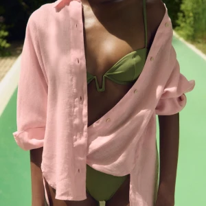 Rosa linneskjorta 🩷 - Linne skjorta från Zara i rosa, super skön! Aldrig hunnit ha på mig den, pris kan diskuteras 💓 