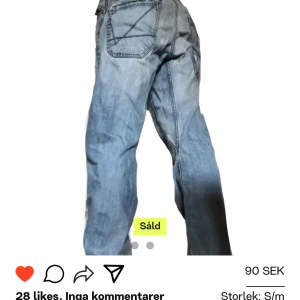 jeans  - köpte här på plick men de satt abs inte som på bilden tror de sitter som på bilden om man e runt 160 