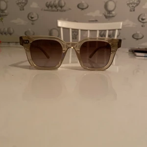 Chimi 04 ecru  - Hej säljer nu mina fina chimis i färgen ecru, dom är i väldigt bra skick. Tyvärr fins inte box kvar då min mamma inte tänkte sig för och kastade den🫣