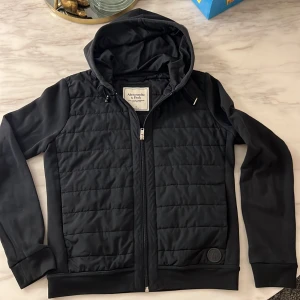 Zip Hoodie - Gott använt skick 