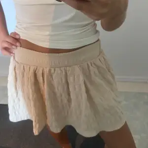  Fin kjol med shorts under! Från zara 