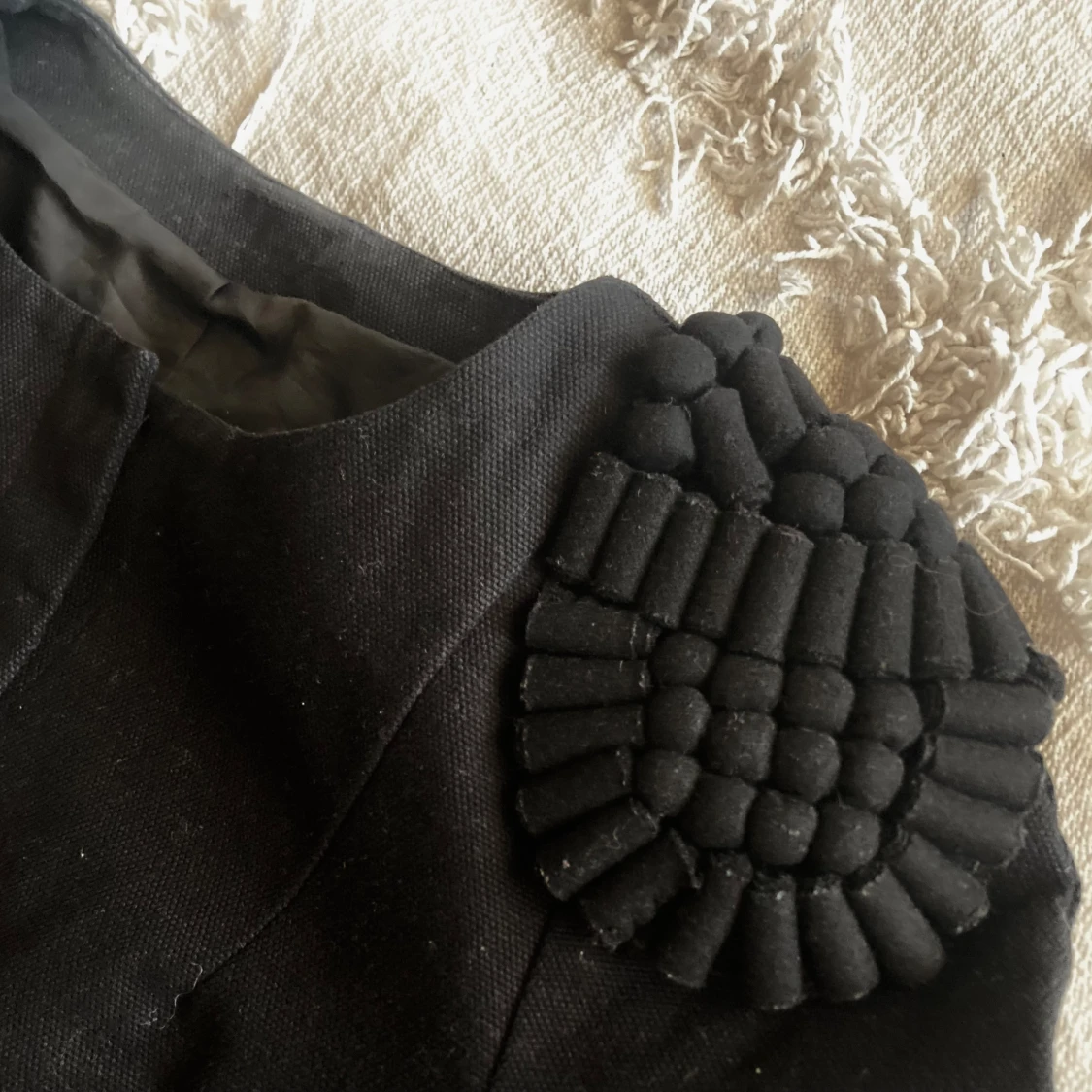 Vintage bolero jacka y2k 90s 90-tal svart ornamenterade axlar - 90